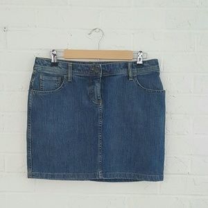 Medium wash denim skirt w/ pockets